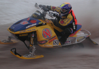 Curt Peterson sýndi frábæra takta á nýjum Ski-doo á föstudaginn og sló öllum við í keppni um laus sæti á X-games.