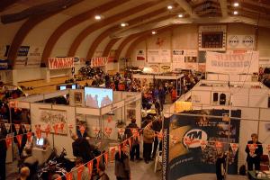 Þétt skipað í salinn. Takið eftir sýniningartjaldinu í bás Haftækni en það vakti mikla athygli.